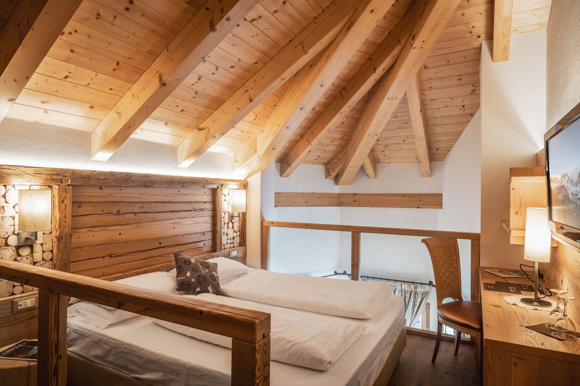 Romantic Plaza Hotel Madonna