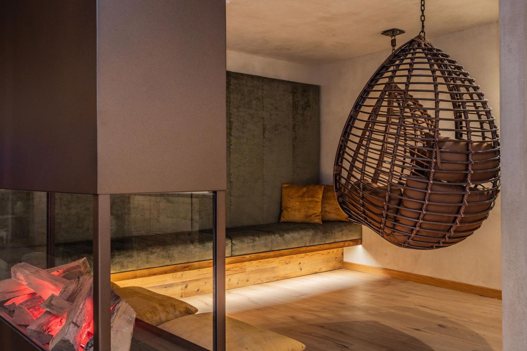 Romantic Plaza Hotel Madonna
