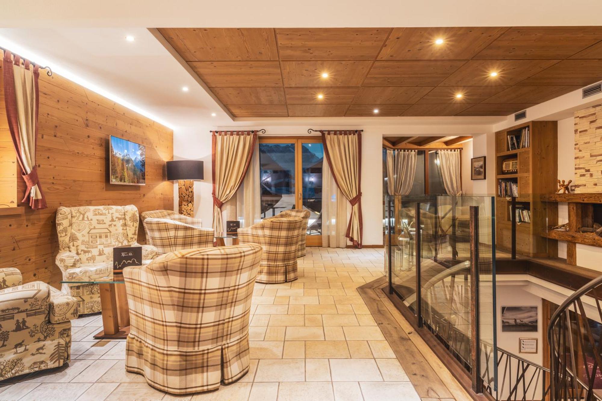 Hotel Romantic Plaza Madonna