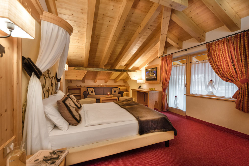 Romantic Plaza Hotel 4*