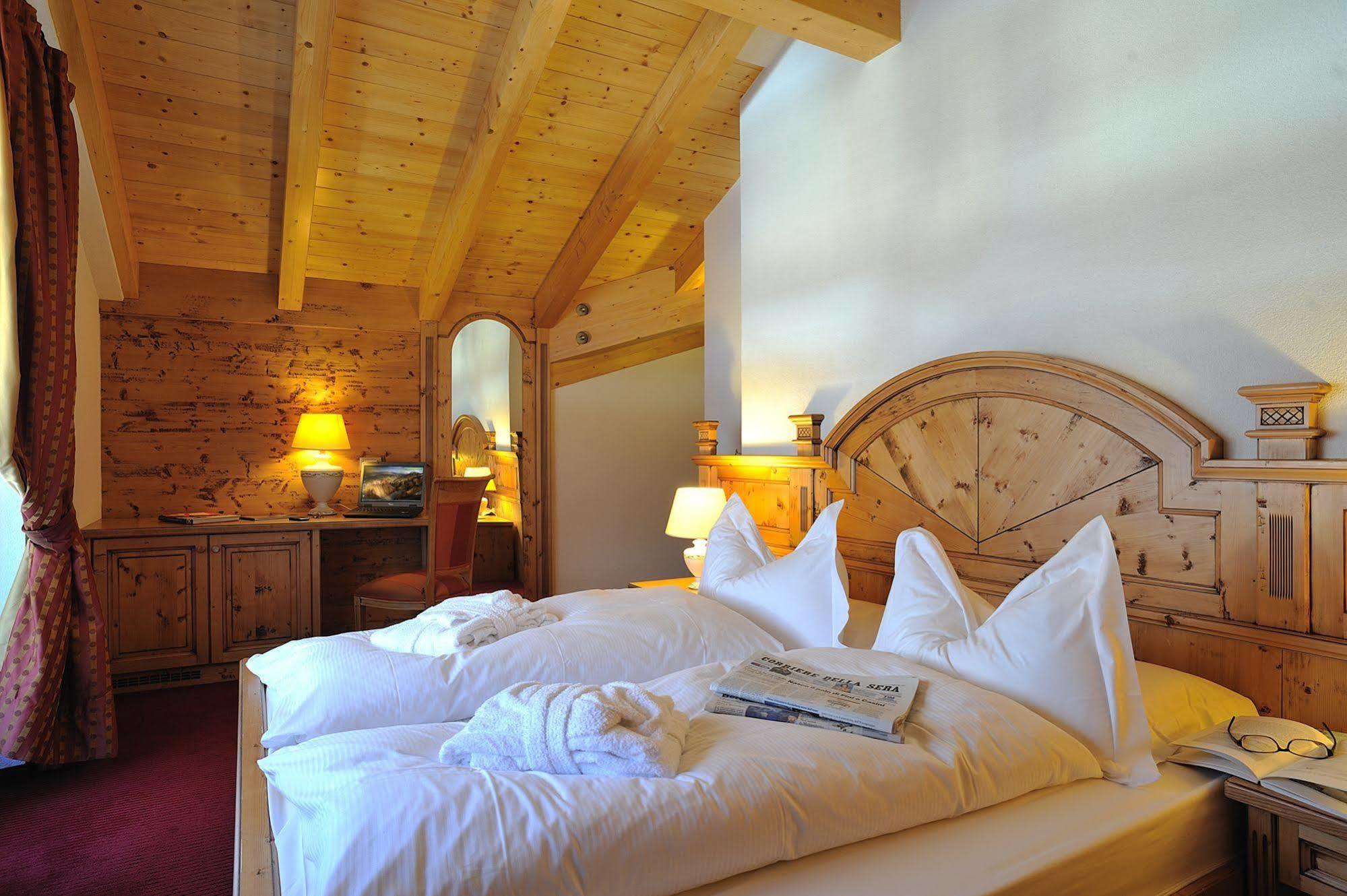 Romantic Plaza Hotel Madonna