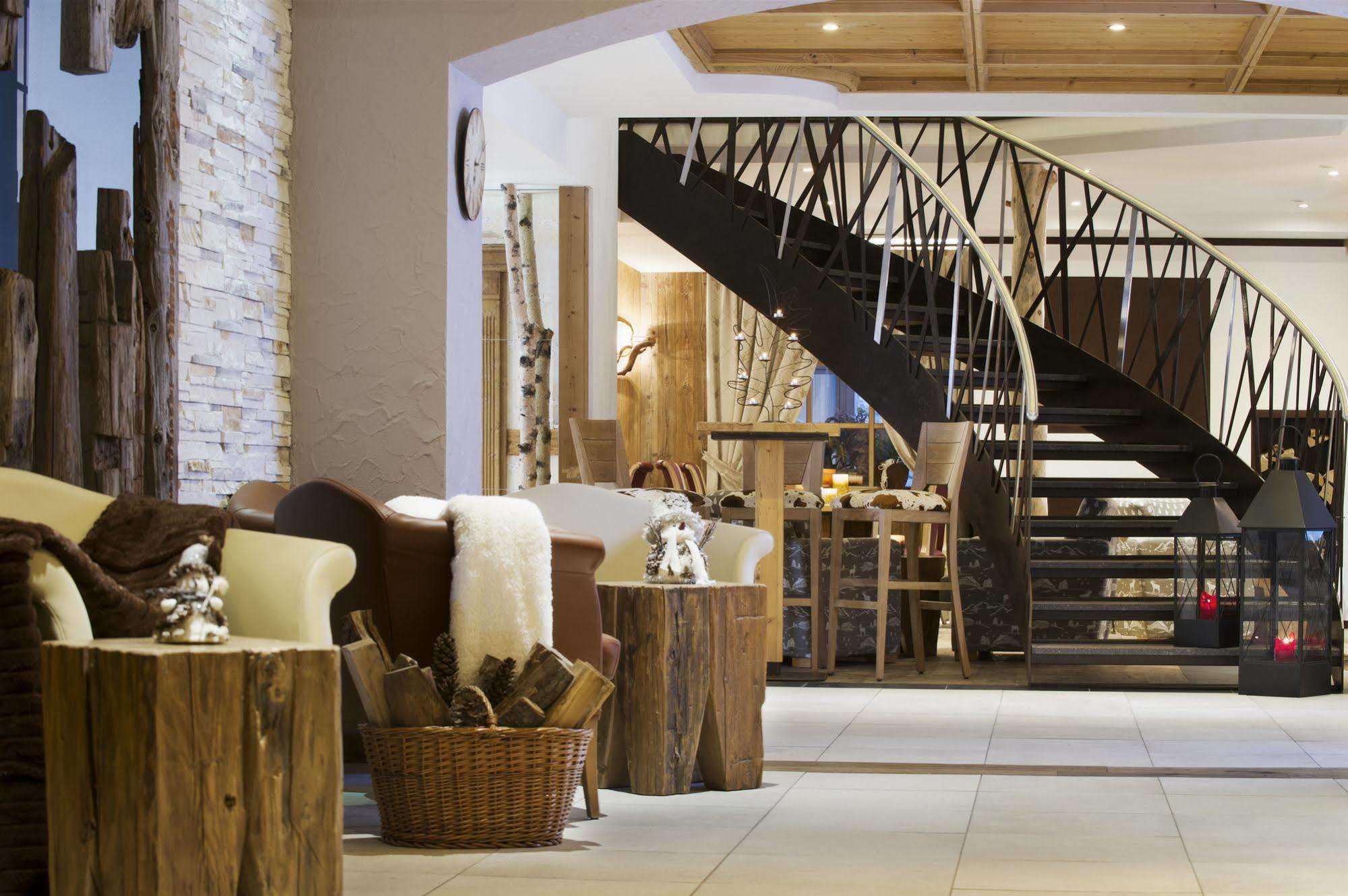 Hotel Romantic Plaza Madonna